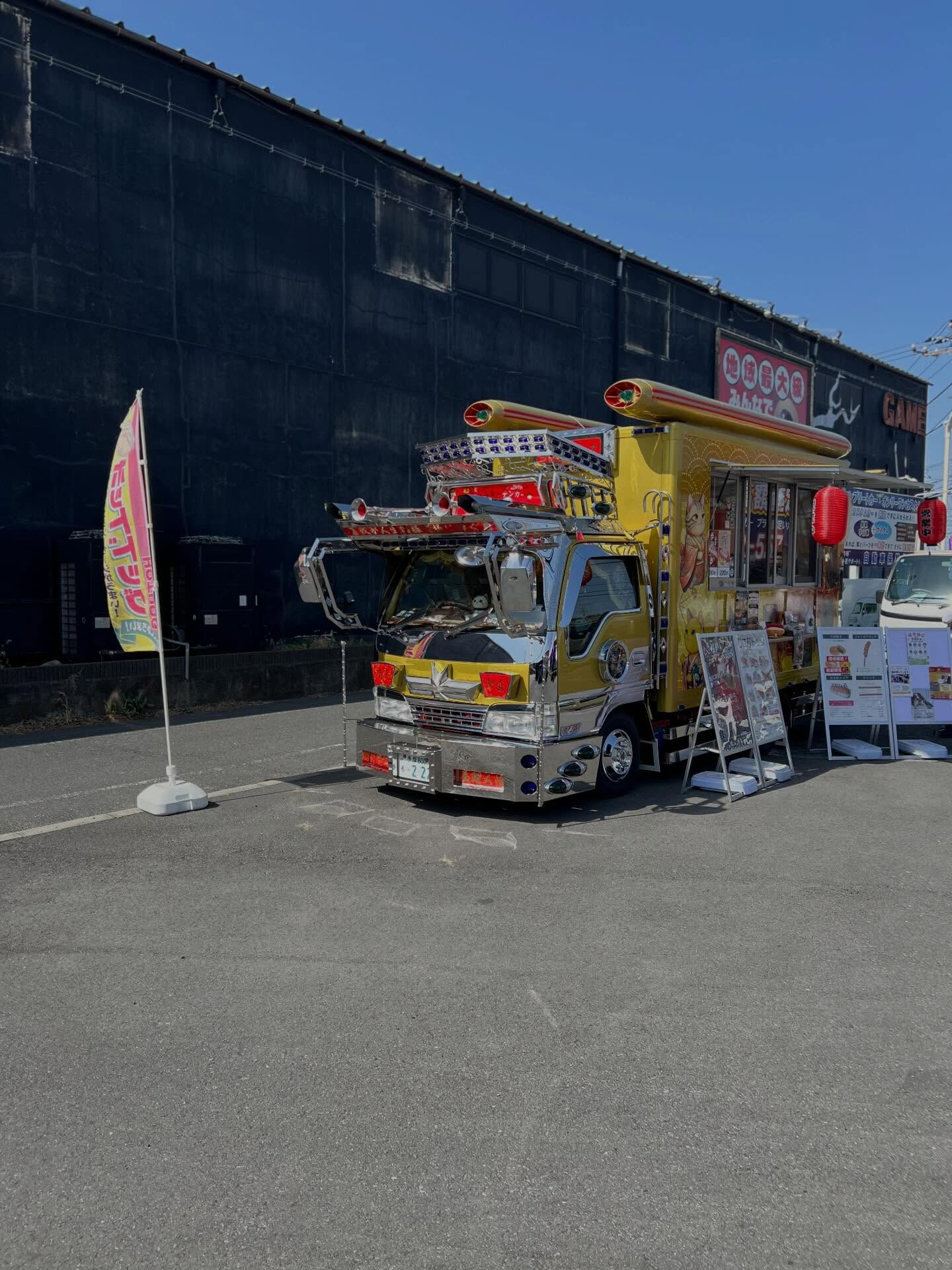 本日洗車イベントでデコトラキッチンカー出展して頂いております