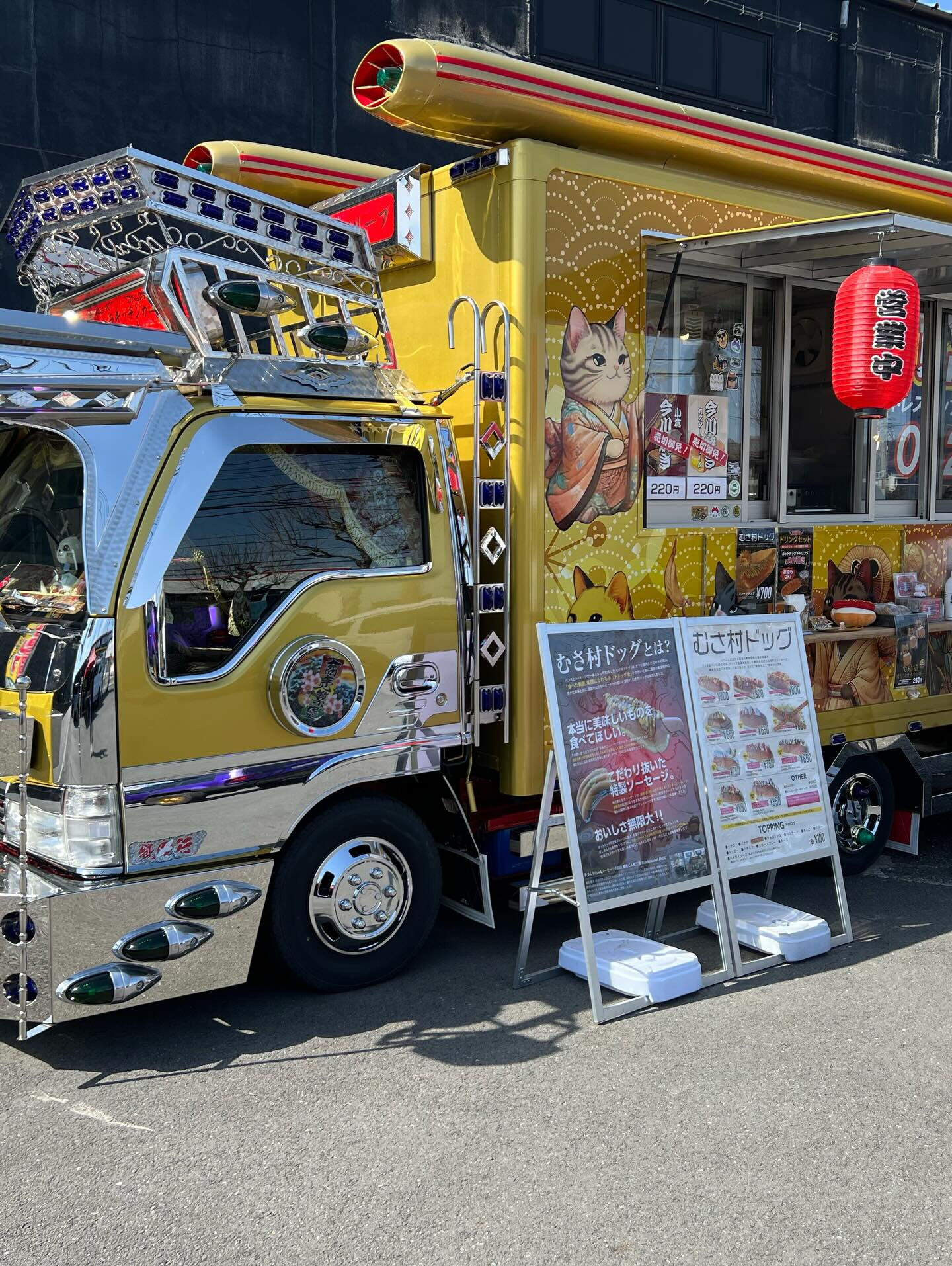 本日洗車イベントでデコトラキッチンカー出展して頂いております